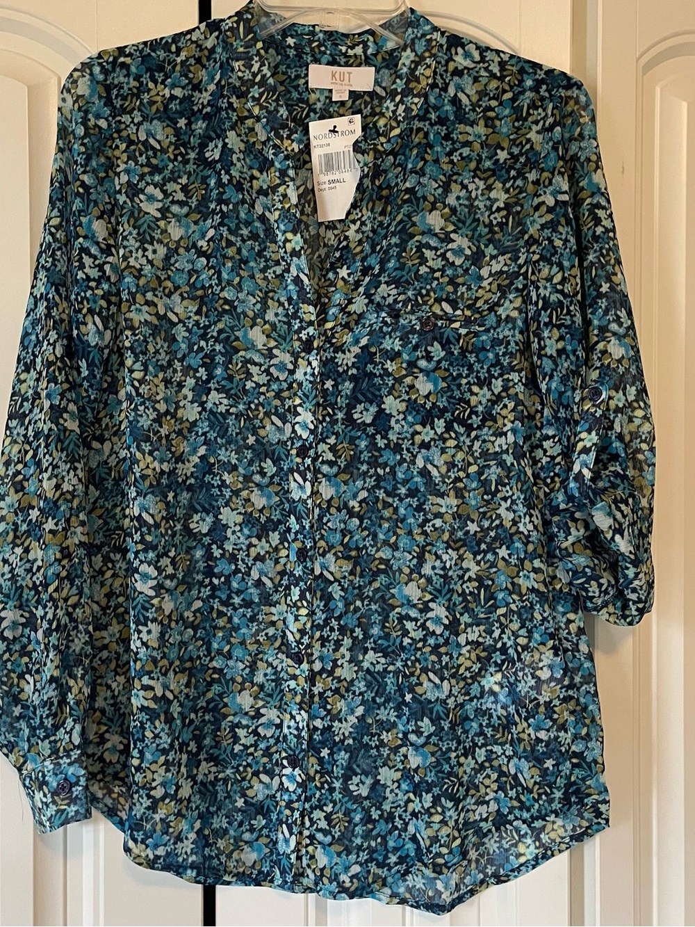 Kut from the Kloth Blue Teal Floral V-Neck Button Shirt. New with tags